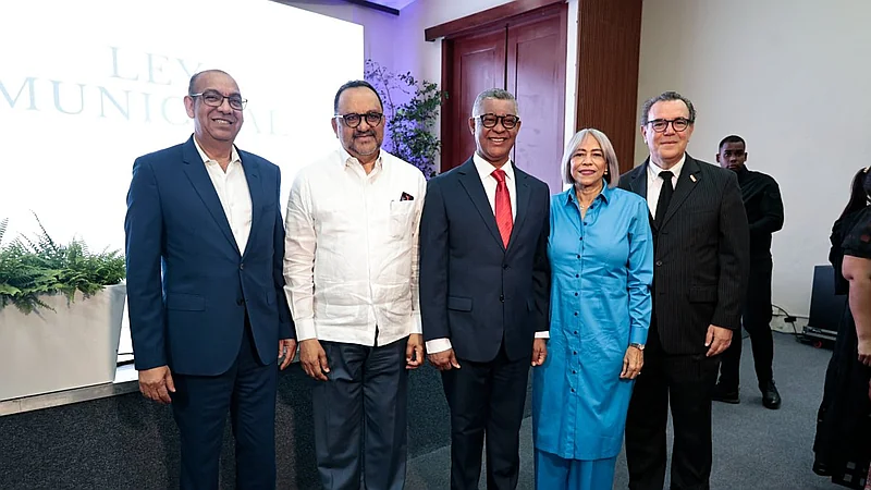 Jurista presenta obra que redefine el estudio de la Ley Municipal 176-07