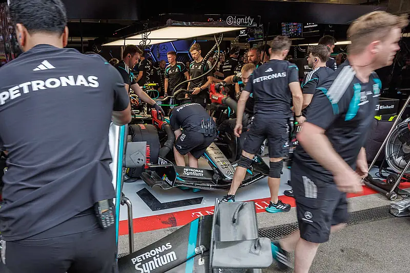 Kimi Antonelli resiste el acoso de Verstappen y saldrá primero en el Gran Premio de Bélgica