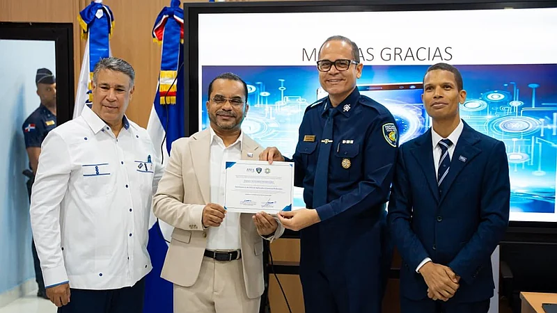 ITLA certifica en Inteligencia Artificial al alto mando de la Policía Nacional