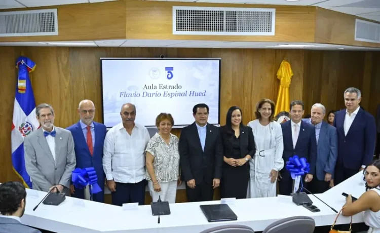 PUCMM inaugura aula-estrado de última generación en honor a Flavio Darío Espinal y eleva estándares de enseñanza legal en RD