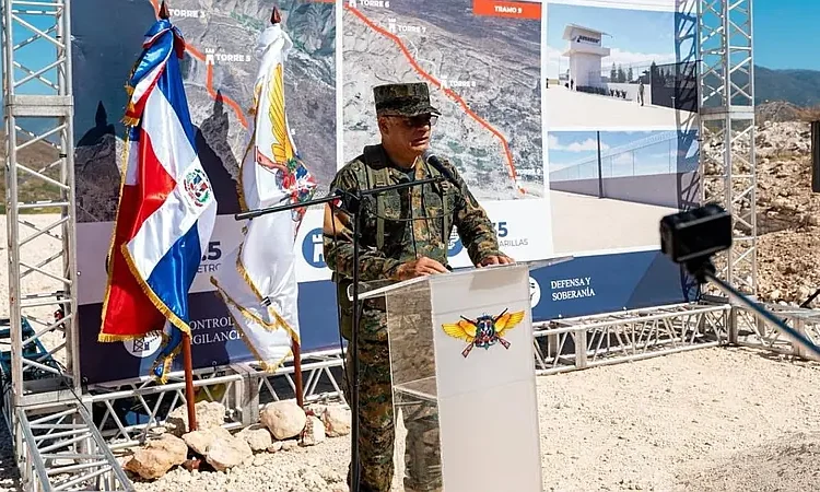 República Dominicana refuerza frontera con Haití: nueva etapa de verja en Jimaní suma 14.5 kilómetros