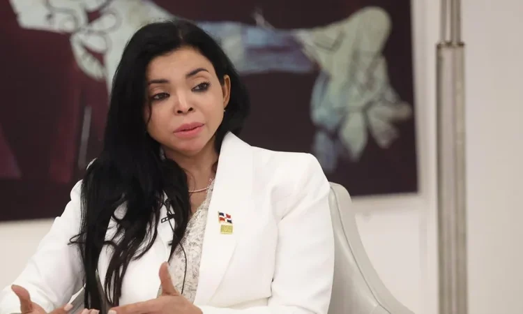 Yeni Berenice Reynoso destapa fraude millonario en Senasa: más de 16 mil millones de pesos bajo investigación