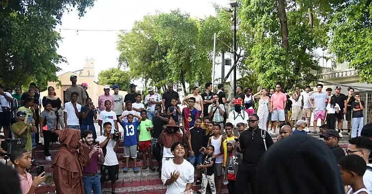 “Farmear aura”: la nueva tendencia que busca conquistar Santiago tras su debut en Santo Domingo