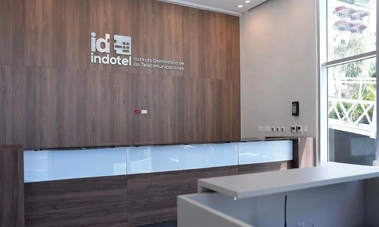 República Dominicana endurece regulación: operar telecomunicaciones sin licencia bloqueará permisos por cuatro años