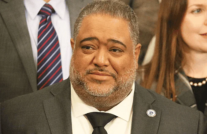 Fondos COVID bajo escrutinio: legislador dominicano en Massachusetts acusado de fraude millonario