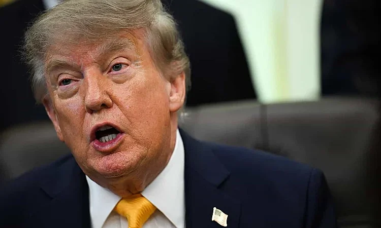 Trump intensifica guerra comercial: amenaza con bloquear Bombardier y publica mapa con bandera de EE. UU. sobre América del Norte