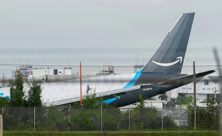 Miami: recuperan cajas negras del avión de Amazon siniestrado con cinco muertos