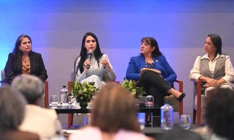 Magistrada del TC llama a desmontar estereotipos para erradicar la violencia contra la mujer