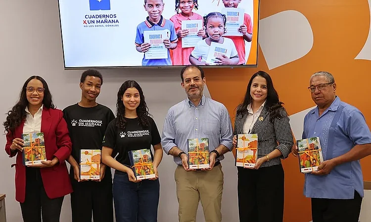 Sostenibilidad educativa: iniciativa recolecta 1,800 cuadernos y beneficia a 55 estudiantes