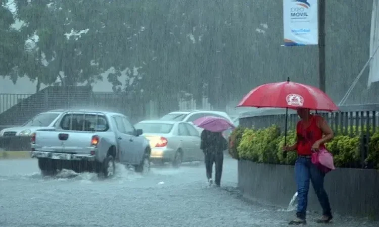 Indomet: vaguada y onda tropical provocarán aguaceros y tronadas este martes y miércoles en el país
