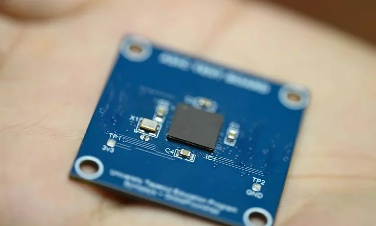 República Dominicana avanza en semiconductores: Pucmm fabrica su primer microchip y apunta a la IA