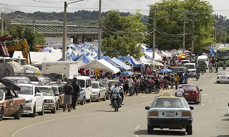 Merca Santo Domingo implementa plan integral para ordenar el comercio de pulga y el tránsito interno