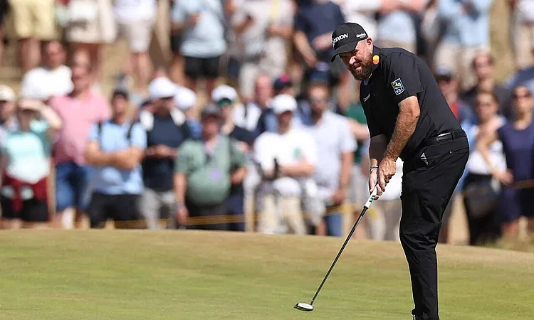 Shane Lowry firma 62 golpes en Doonbeg y se consolida como líder del Abierto de Irlanda