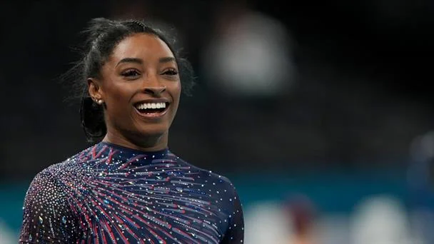 Simone Biles rompe tabúes: habla abiertamente de su aumento de senos y cirugías estéticas