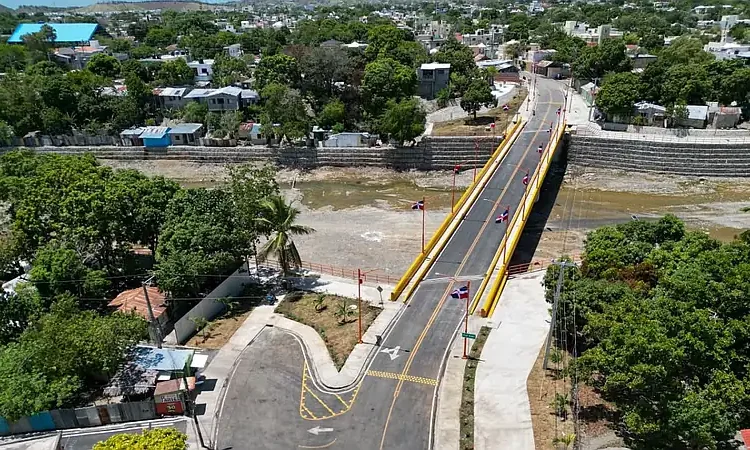 Abinader inaugura puente Los Hierros en Baní y anuncia avance de presa de La Gina