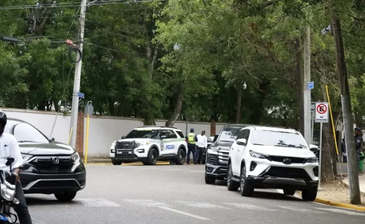 Abinader gobernará desde Santiago: residencia oficial se traslada por decreto hasta el miércoles