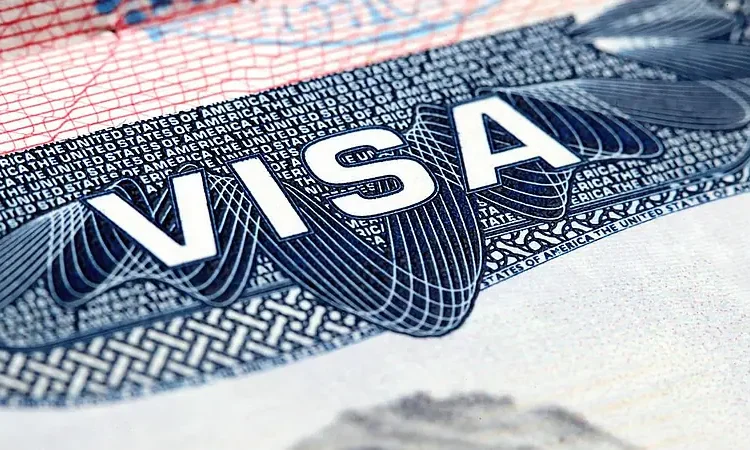 Tribunal federal bloquea regla de visas que limitaba estancia de estudiantes y periodistas en EE. UU.