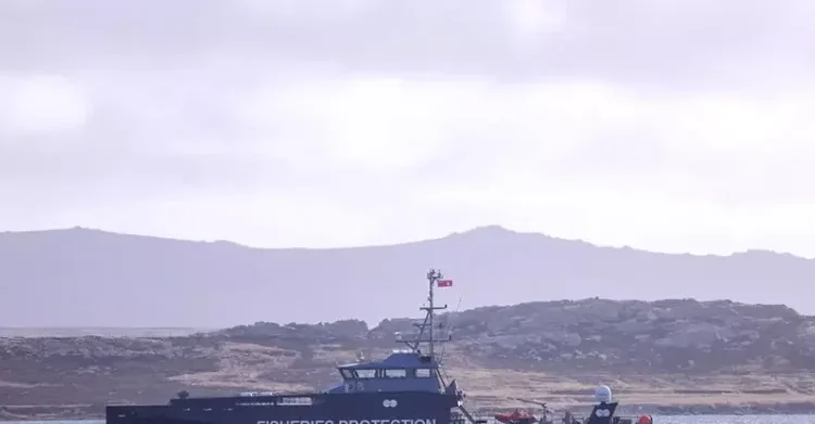 Tribunal argentino bloquea explotación petrolera en Malvinas y aviva disputa con Reino Unido