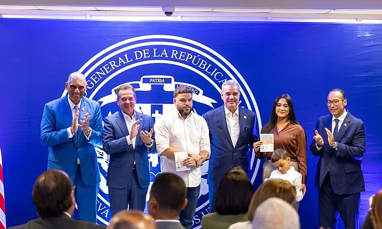 Gobierno dominicano debuta pasaporte biométrico en EE. UU. con seguro de repatriación histórico
