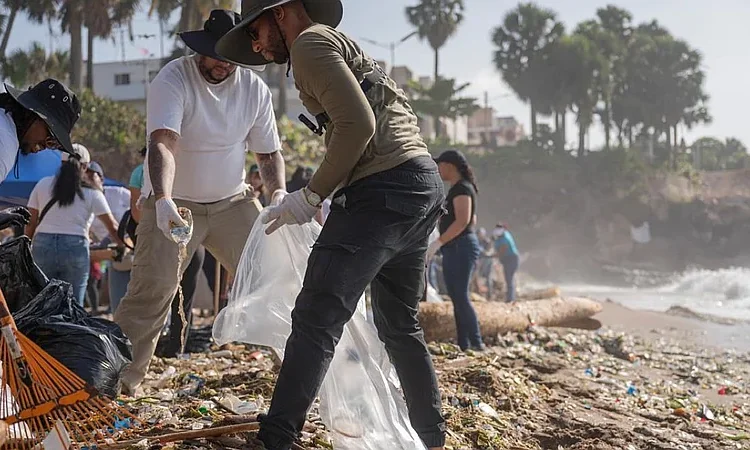 República Dominicana retira 155.5 toneladas de residuos en jornada nacional de limpieza