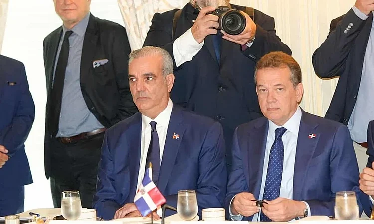 Abinader pide estrategia regional para la IA en diálogo del BID