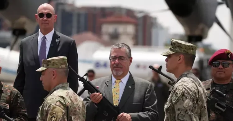Fin del embargo: Guatemala se rearma con fusiles M4 de Estados Unidos