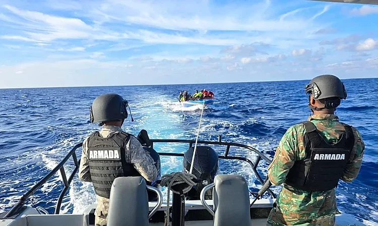 Armada Dominicana intercepta embarcación con 38 haitianos en ruta migratoria irregular