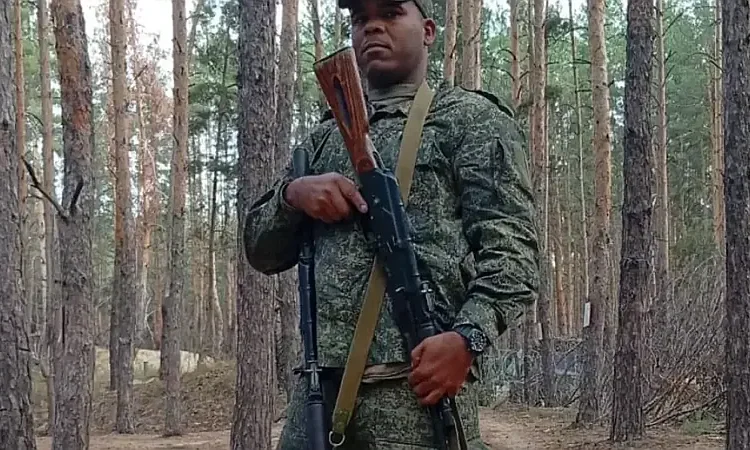 Combatiente dominicano en Ucrania sobrevive a mina y bombardeo: relata su calvario