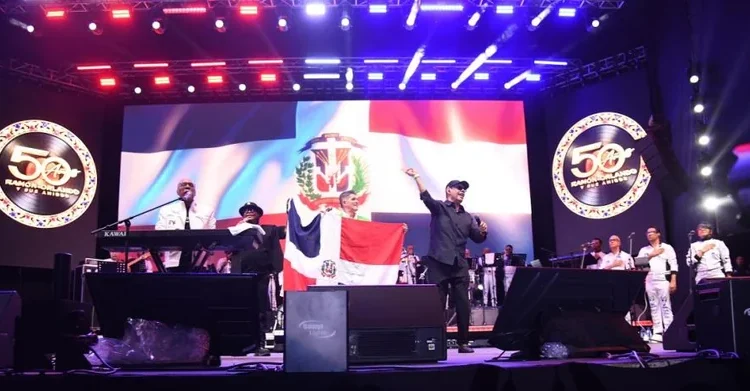 Cañón de serpentinas interrumpe concierto de Ramón Orlando y deja tres heridos en Estadio Olímpico