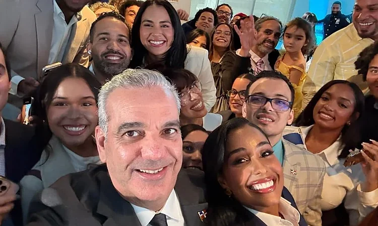 Gobierno dominicano lanza 300 becas para la diáspora en Nueva York