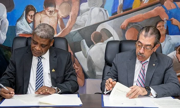 UASD e INAP firman acuerdo para profesionalizar a 500 servidores públicos
