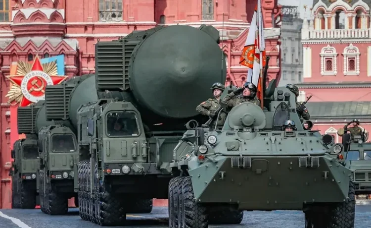 Moscú lanza advertencia global: ataques a centros de mando en Kiev y éxodo diplomático