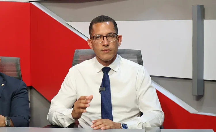 Omar Fernández domina segmento independiente en encuesta ACD Media, según comunicador