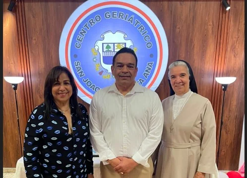 Gonell Cosme reafirma compromiso con adultos mayores en homenaje a madres de La Vega