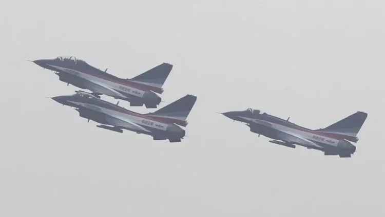 Escalada militar en el Estrecho: China despliega 32 aeronaves alrededor de Taiwán
