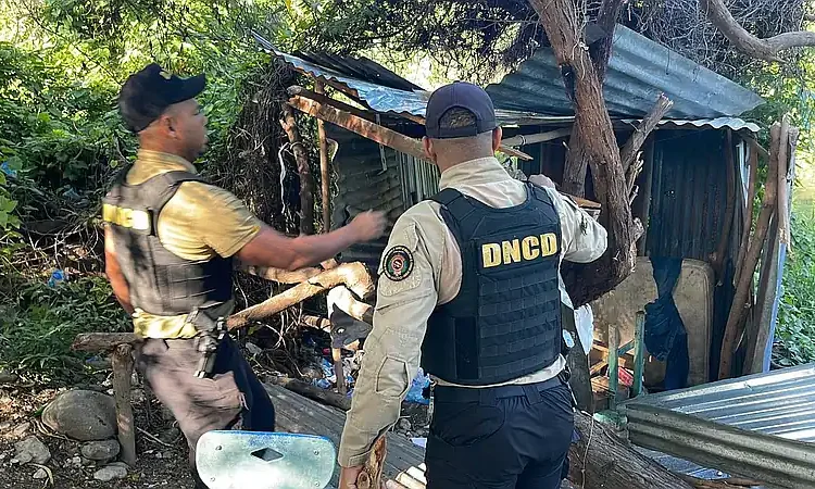 DNCD intensifica ofensiva contra el microtráfico en Azua con desmantelamiento de puntos de drogas