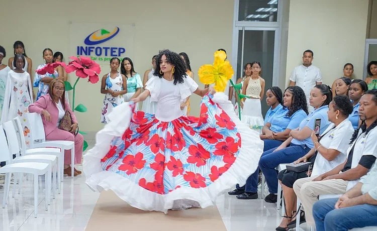Infotep impulsa talento joven: 26 estudiantes certificados en moda tras 546 horas de formación
