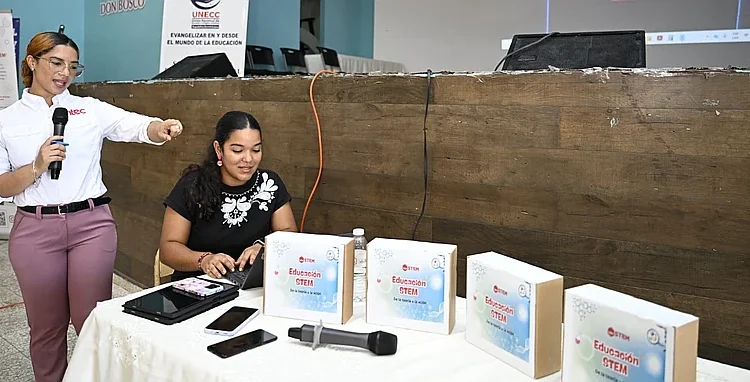 Intec lleva la inteligencia artificial a las aulas dominicanas con taller de gamificación