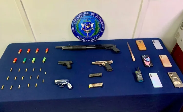 Dintel y Ministerio Público desmantelan red de armas en Santiago con dos detenidos