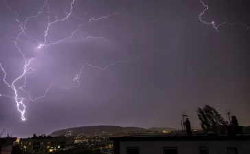 Tragedia en el Etna: turista estadounidense muere por rayo en zona restringida durante temporada eruptiva