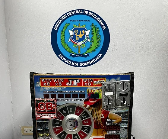 Golpe al juego ilegal: autoridades decomisan máquinas y alcohol en Puerto Plata