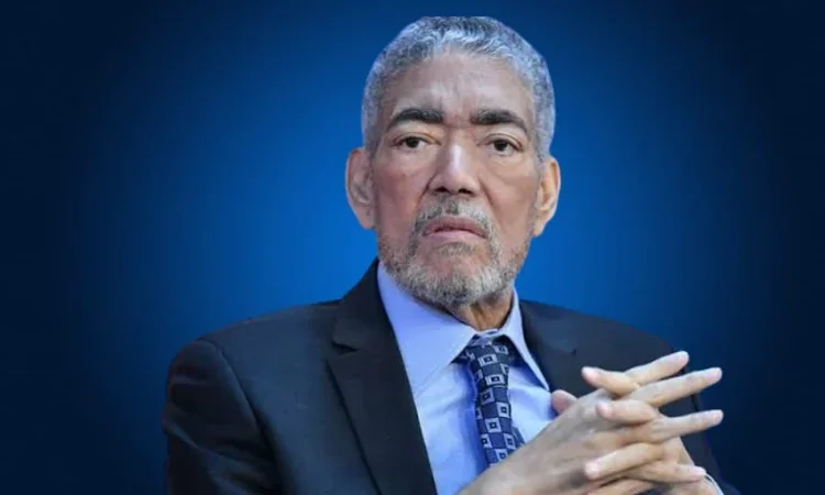 Miguel Mejía: Gobierno debe explicar salida de diplomáticos cubanos y futuro de relaciones con Cuba