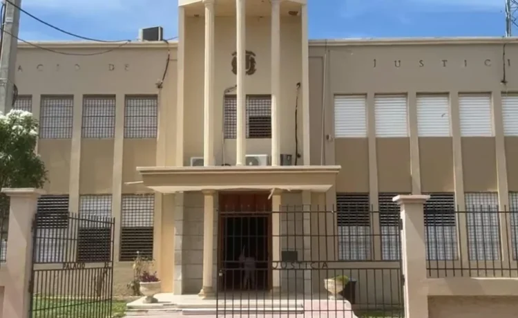 Denuncian condiciones precarias en Palacio de Justicia de Jimaní: falta de aire acondicionado afecta audiencias