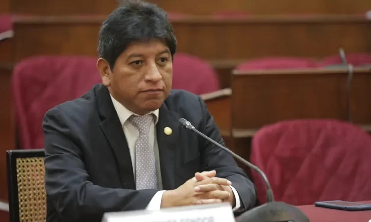 Defensor del Pueblo peruano plantea disolución del Congreso como vía para elevar popularidad de Fujimori