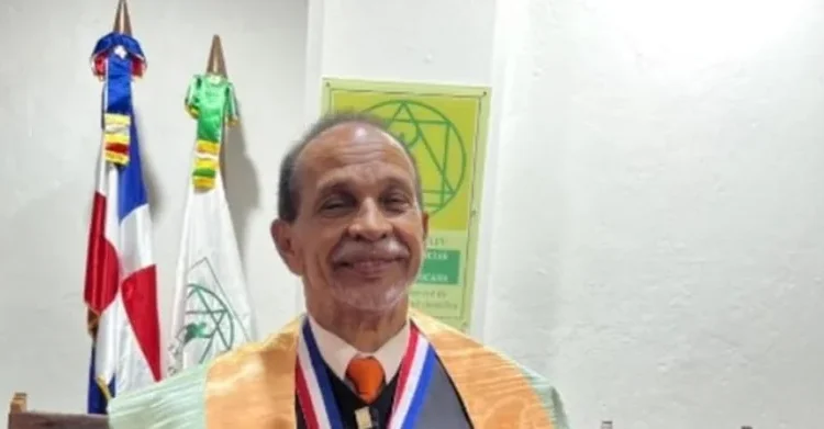Adalberto Arias propone rescate integral de las Dunas de Baní, al ingresar a la Academia de Ciencias