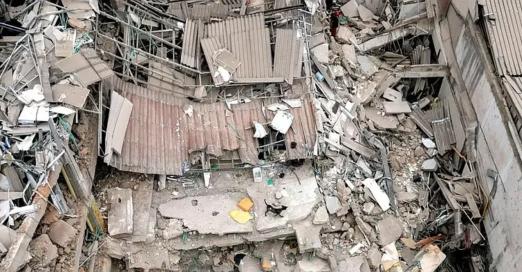 Colombia continúa removiendo escombros de devastador terremoto, con escasas esperanzas de rescates