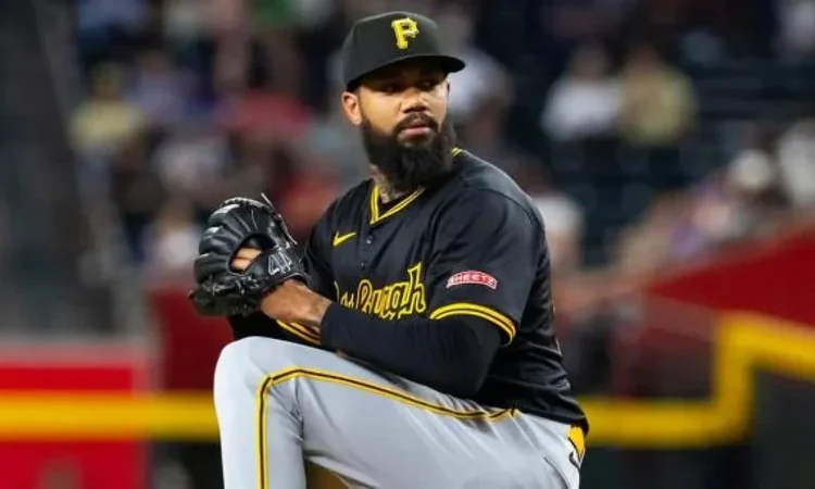 Los Diamondbacks de Arizona seleccionan a Dennis Santana