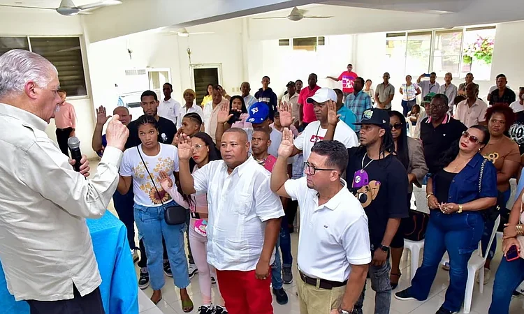 Miguel Vargas Maldonado juramenta nuevos dirigentes del PRD en San Pedro de Macorís