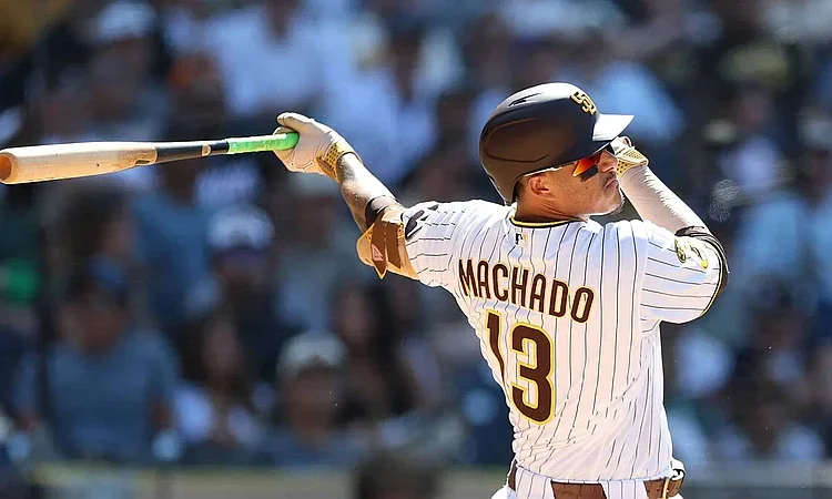 Manny Machado busca rescatar su discreta campaña llegando a los 400 jonrones
