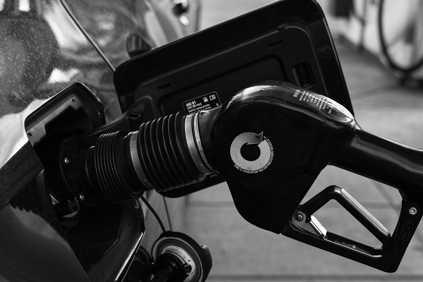 ¿Hasta dónde seguirá el Gobierno empujando la roca? La gasolina sube por segunda semana y el país necesita alternativas
